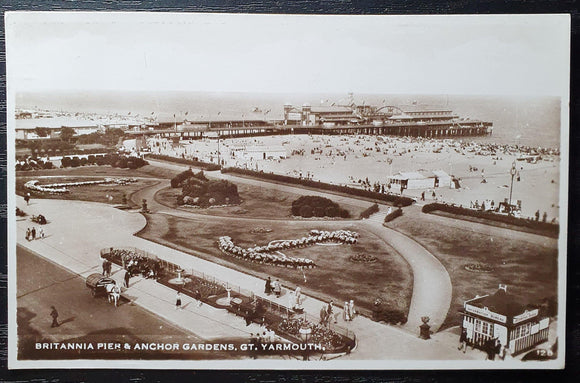 Great Britain Postcard with Stamp 1947. Britannia Pier & Anchor Gardens. Postmark: Great Yarmouth. - StampsPhilately