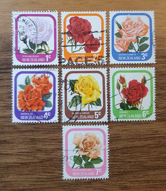 New Zealand Stamps 1975/6. Roses. Sc: NZ  584/90. Used Hinged.